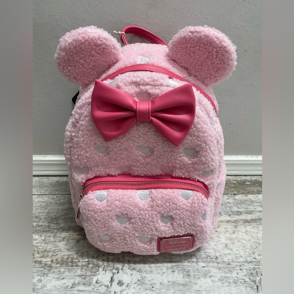 NWT Loungefly Minnie Hearts Strawberry Scented Sherpa Backpack